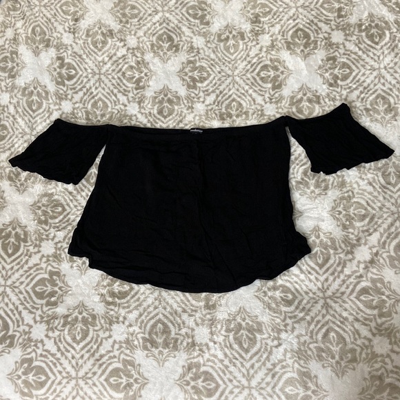 Black off the shoulder crop top ❤️ - Picture 1 of 4